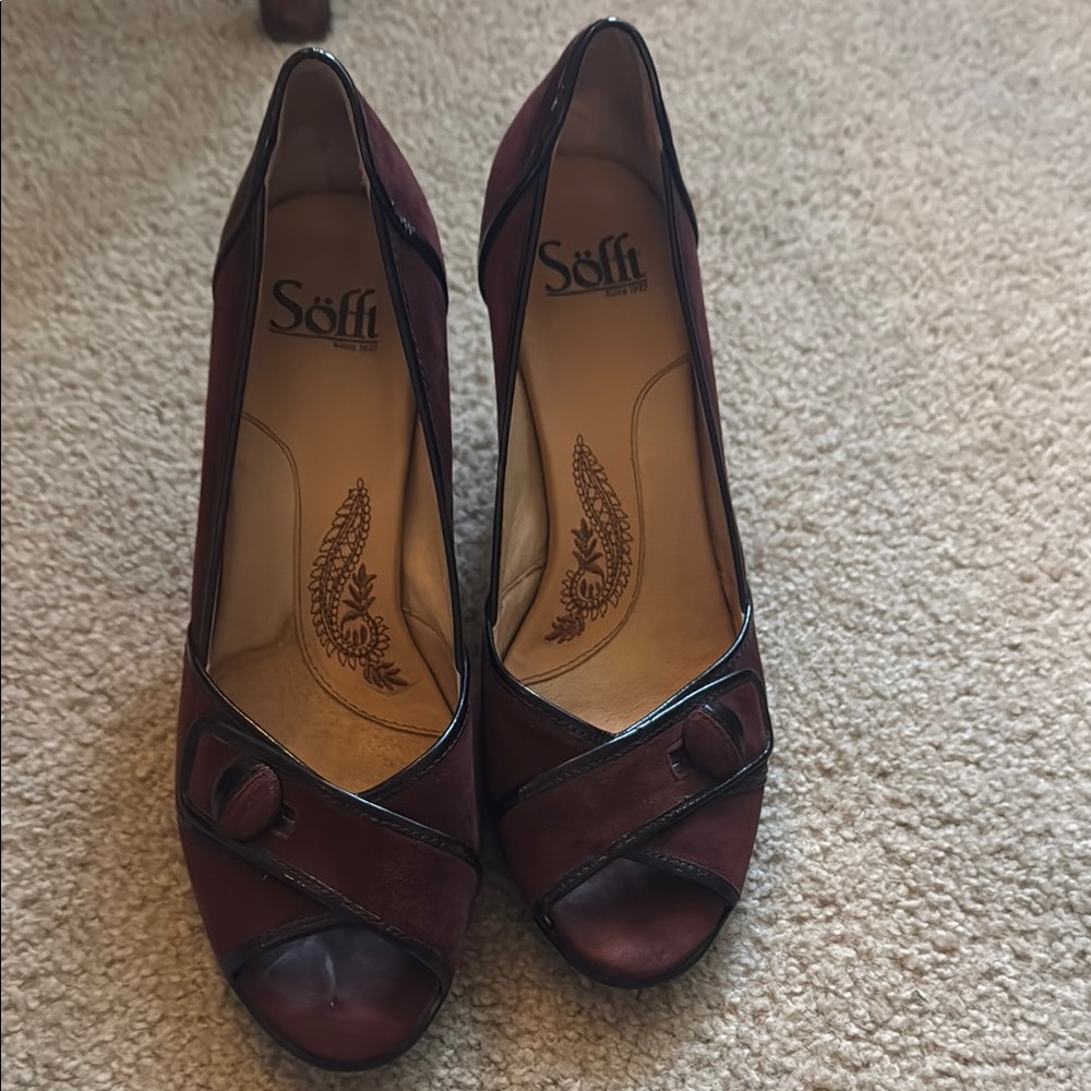Sofft Women's Burgundy Peep Toe Heels
